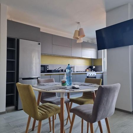 Gray Apartment Nearby Amethyst & Vivo Mall Floreşti Exterior foto