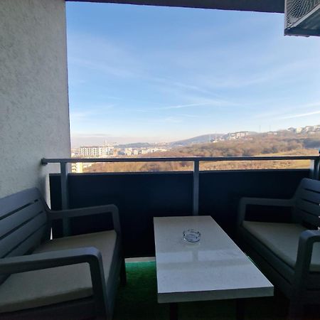 Gray Apartment Nearby Amethyst & Vivo Mall Floreşti Exterior foto
